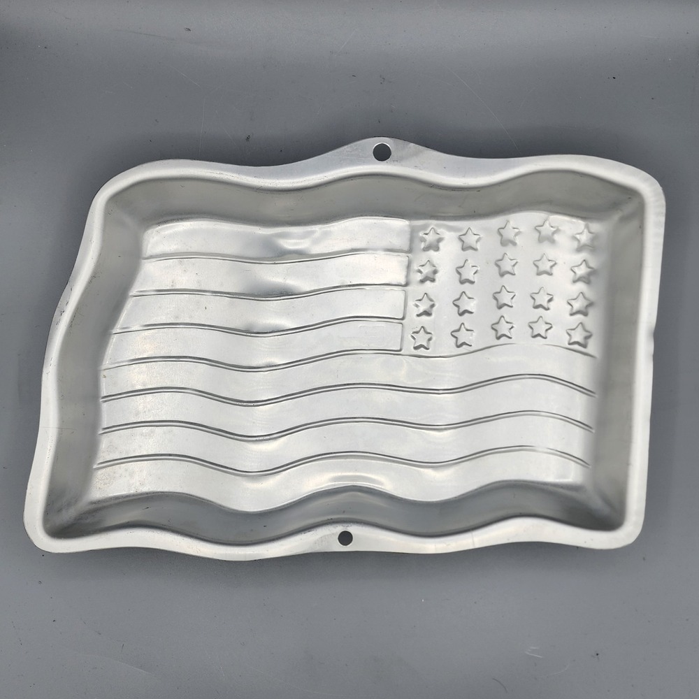 Wilton Stars & Stripes American Flag Cake Pan #2105-183 (2000) Vintage Aluminum - Picture 2 of 9